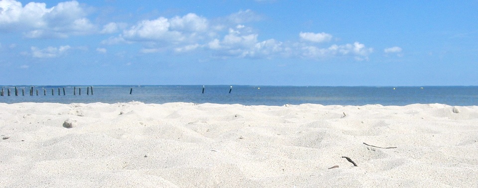 Schöne ruhige Strände mit feinem Sand warten auf Sie